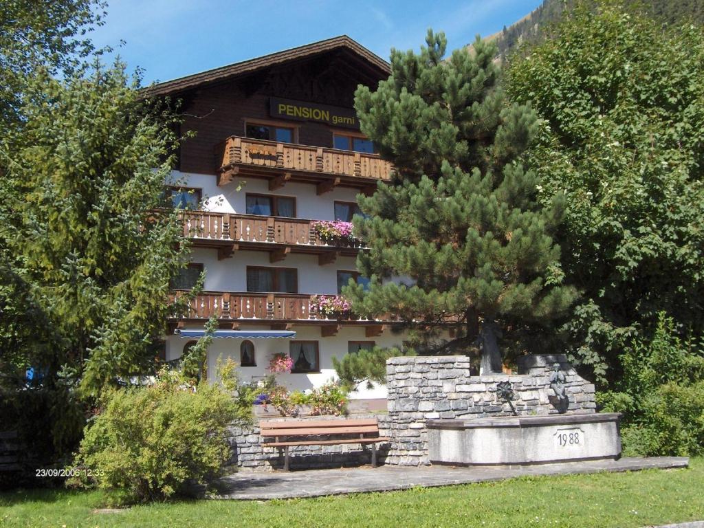 Pension Appartements Via Claudia Lermoos Room photo